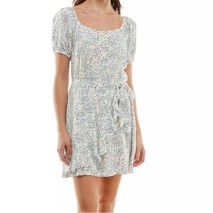 Nicely used: Lilly Rose- faux-wrap skater dress Size small